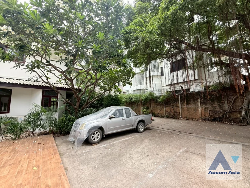 37  3 br House For Rent in Sathorn ,Bangkok MRT Khlong Toei 1713481