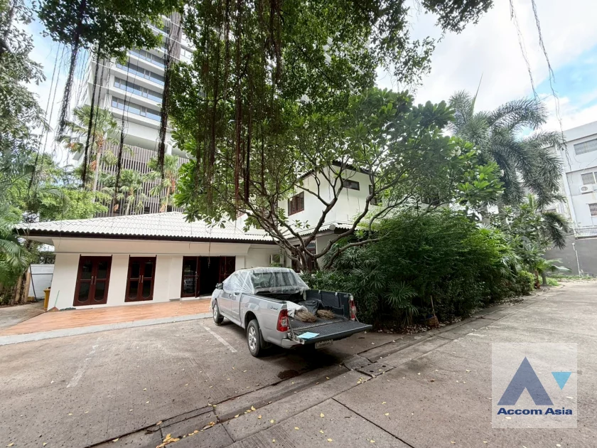 39  3 br House For Rent in Sathorn ,Bangkok MRT Khlong Toei 1713481