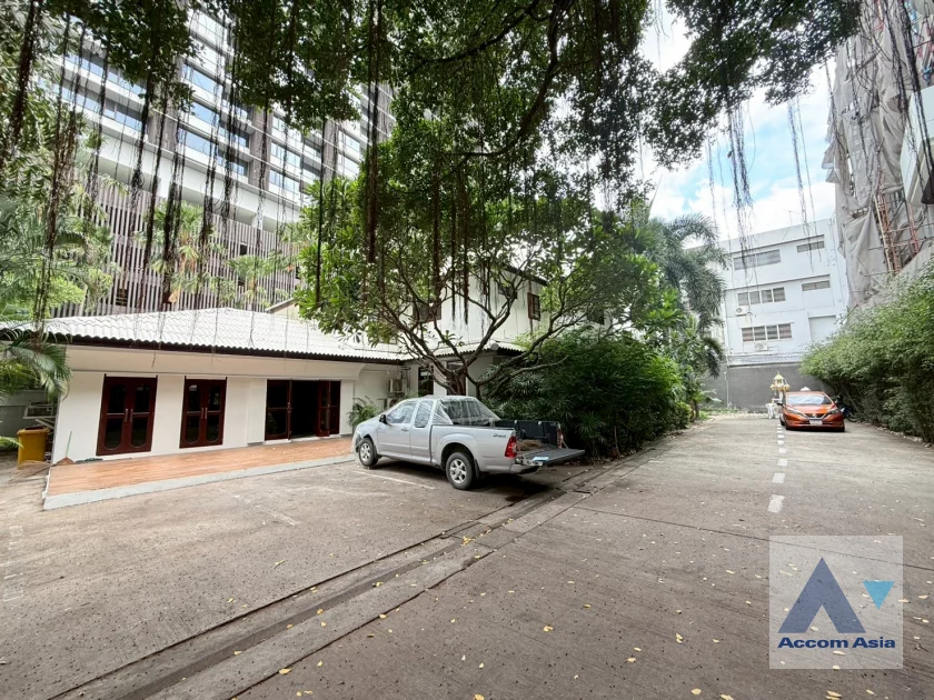 40  3 br House For Rent in Sathorn ,Bangkok MRT Khlong Toei 1713481