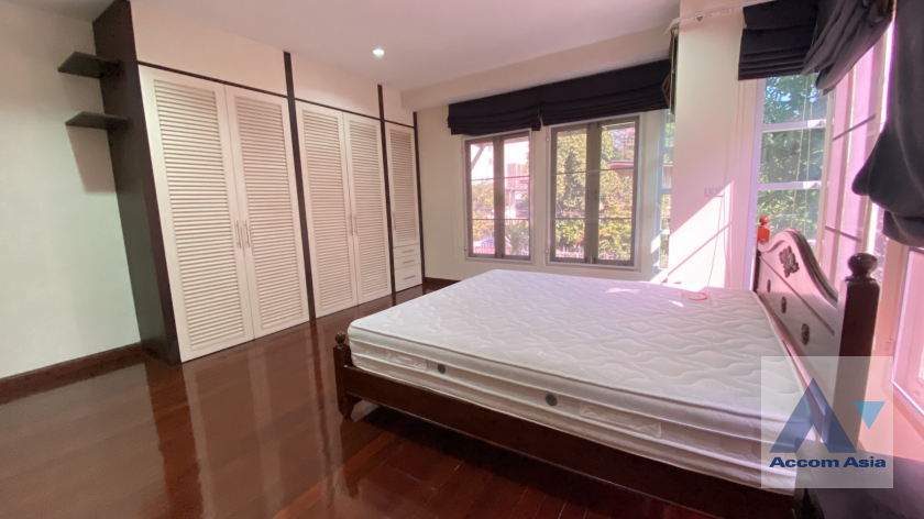 12  3 br House for rent and sale in Sukhumvit ,Bangkok BTS Ekkamai 1713519