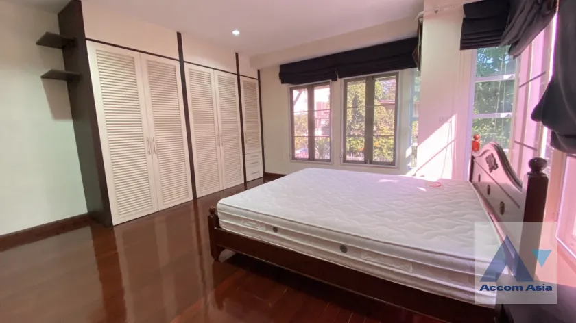 12  3 br House For Rent in Sukhumvit ,Bangkok BTS Ekkamai 1713519