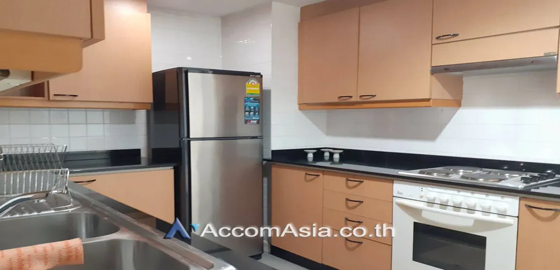 unit 2 Bedrooms  Condominium For Rent in Ploenchit, Bangkok  near BTS Ratchadamri (1513528)