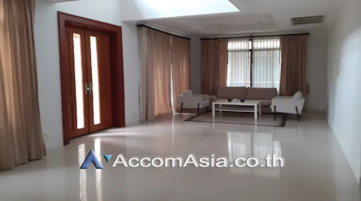 unit 4 Bedrooms  House For Rent in Pattanakarn, Bangkok  (1813587)