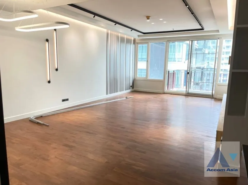 unit 3 Bedrooms  Condominium For Rent in Sukhumvit, Bangkok  near BTS Phrom Phong (1513640)