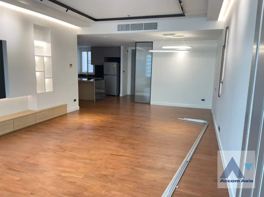 unit 3 Bedrooms  Condominium For Rent in Sukhumvit, Bangkok  near BTS Phrom Phong (1513640)
