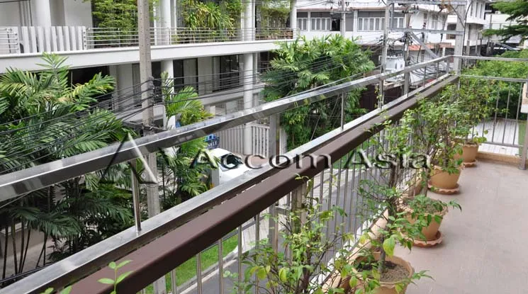 unitBig Balcony |  3 Bedrooms  Apartment For Rent in Sukhumvit, Bangkok  near MRT Sukhumvit - BTS Asok (1413879)
