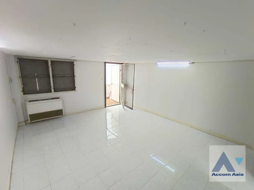 unit 4 Bedrooms  House For Rent in Sukhumvit, Bangkok  near BTS Nana (2513892)