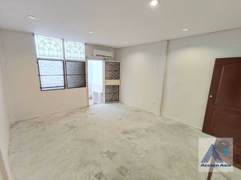 25  4 br House For Rent in Sukhumvit ,Bangkok BTS Nana 2513892