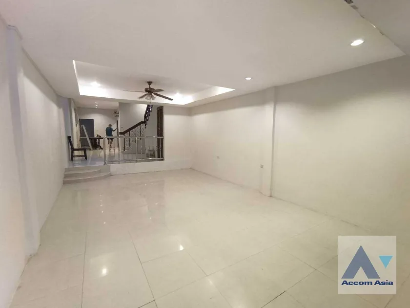 11  4 br House For Rent in Sukhumvit ,Bangkok BTS Nana 2513892