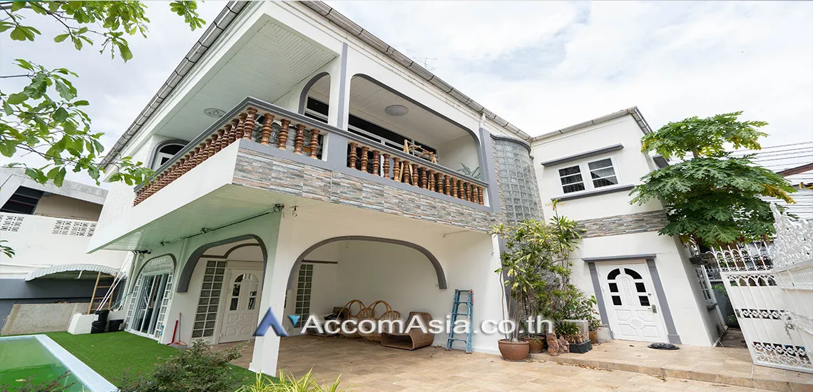 unitPrivate Swimming Pool |  4 Bedrooms  House For Rent in Sukhumvit, Bangkok  near BTS Thong Lo (100042)
