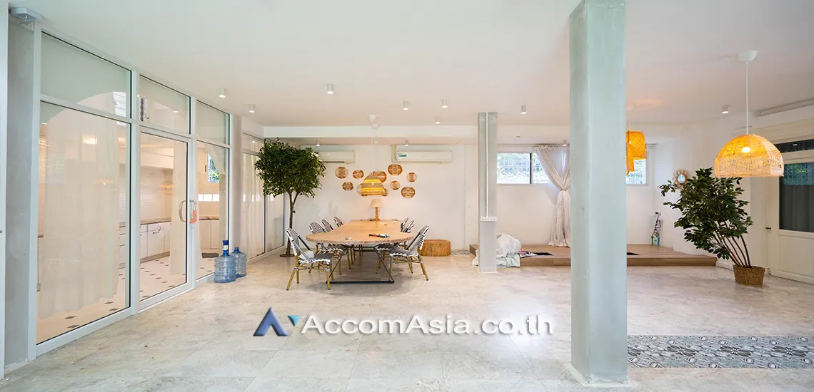 unitPrivate Swimming Pool |  4 Bedrooms  House For Rent in Sukhumvit, Bangkok  near BTS Thong Lo (100042)