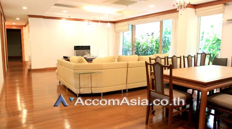 unit 3 Bedrooms  Apartment For Rent in Sathorn, Bangkok  near BTS Chong Nonsi (1413927)