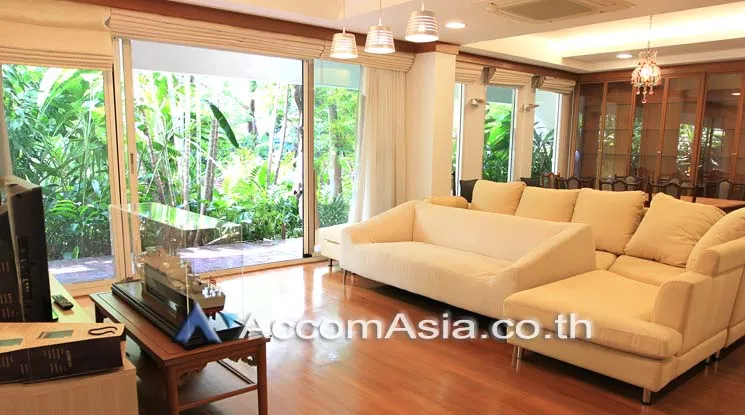 unit 3 Bedrooms  Apartment For Rent in Sathorn, Bangkok  near BTS Chong Nonsi (1413927)