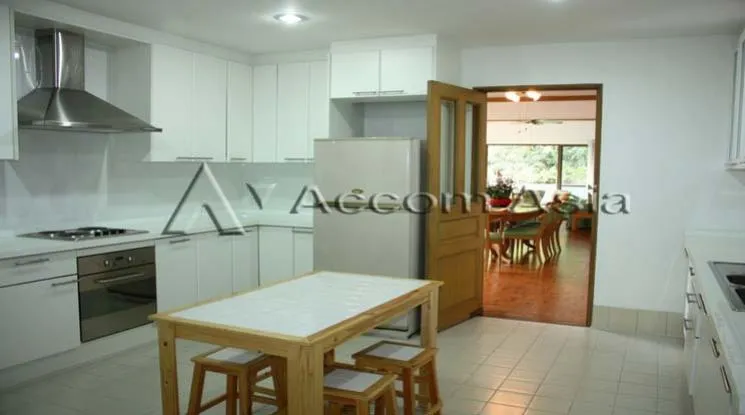 unit 3 Bedrooms  Apartment For Rent in Sathorn, Bangkok  near BTS Chong Nonsi (1413930)