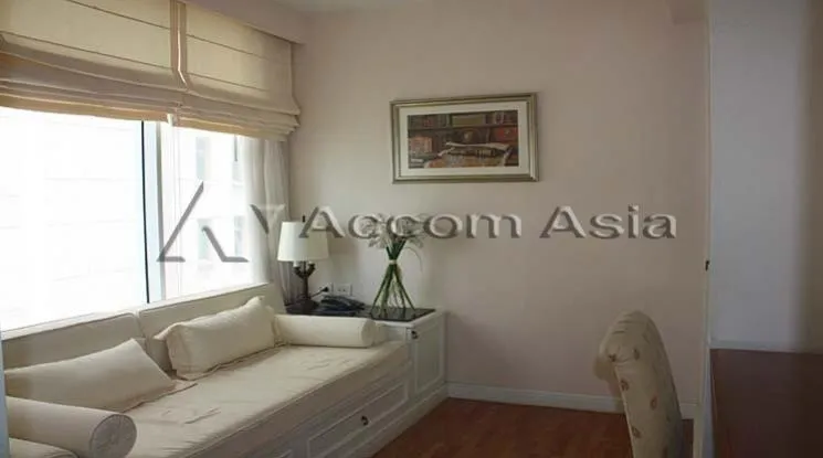 unit 2 Bedrooms  Condominium For Rent in Ploenchit, Bangkok  near BTS Chitlom (1513934)
