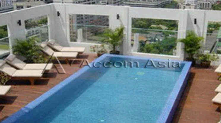 unit 4 Bedrooms  Apartment For Rent in Silom, Bangkok  near BTS Surasak (1414023)
