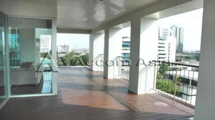 unit 4 Bedrooms  Apartment For Rent in Silom, Bangkok  near BTS Surasak (1414023)
