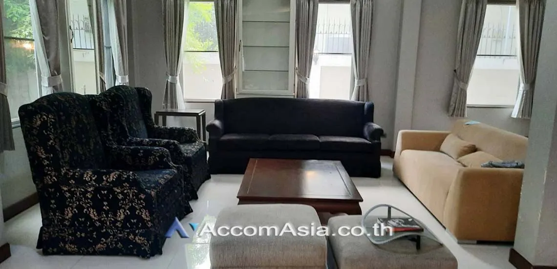 unit 4 Bedrooms  House For Rent & Sale in Sukhumvit, Bangkok  near BTS Thong Lo (50079)