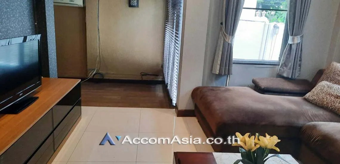 unit 4 Bedrooms  House For Rent & Sale in Sukhumvit, Bangkok  near BTS Thong Lo (50079)