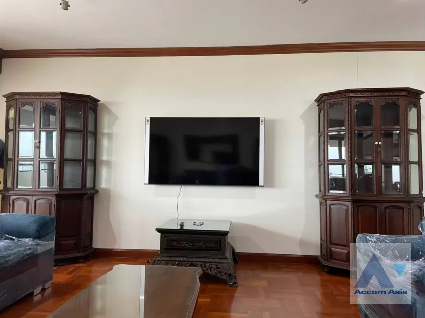 unit 3 Bedrooms  Condominium For Rent in Sukhumvit, Bangkok  near BTS Nana (1514531)