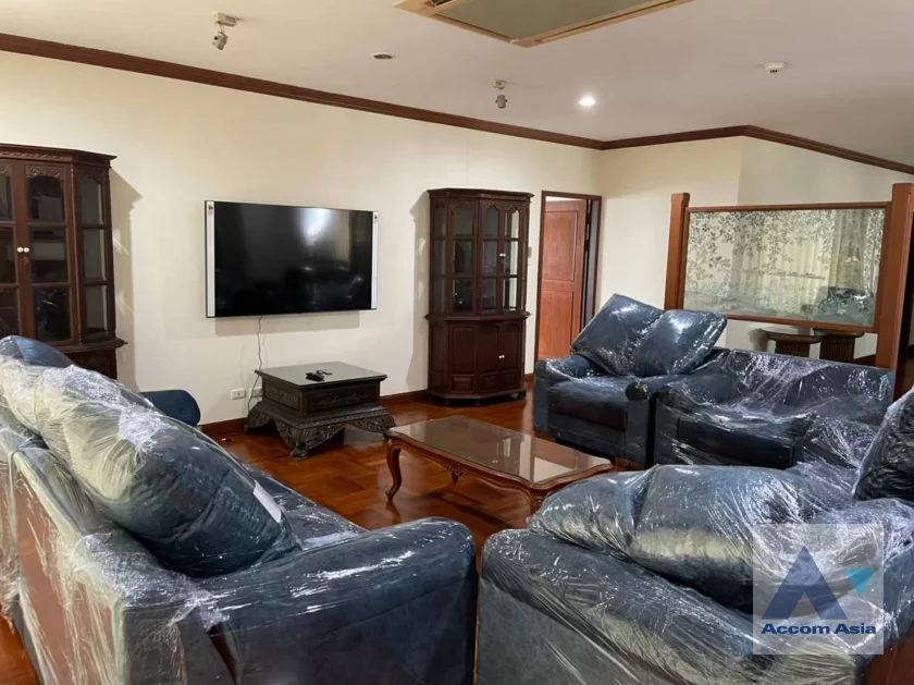 unit 3 Bedrooms  Condominium For Rent in Sukhumvit, Bangkok  near BTS Nana (1514531)
