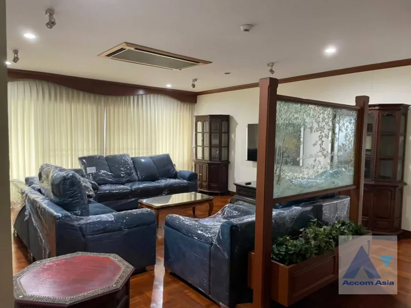 unit 3 Bedrooms  Condominium For Rent in Sukhumvit, Bangkok  near BTS Nana (1514531)