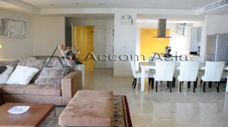 unit 2 Bedrooms  Condominium For Rent in Sukhumvit, Bangkok  near BTS Ekkamai (1514629)
