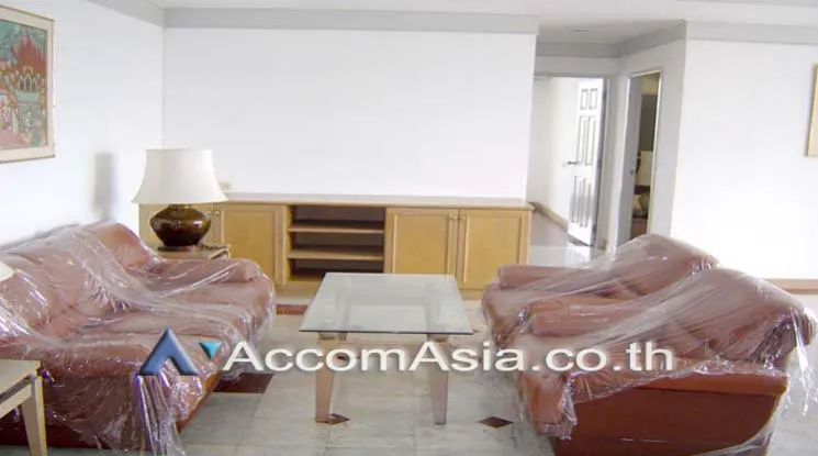 unit 3 Bedrooms  Apartment For Rent in Sathorn, Bangkok  near BTS Surasak (20637)