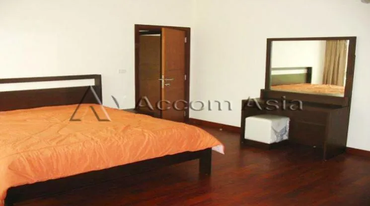 unit 2 Bedrooms  Condominium For Rent in Sathorn, Bangkok  near BTS Chong Nonsi (1514907)