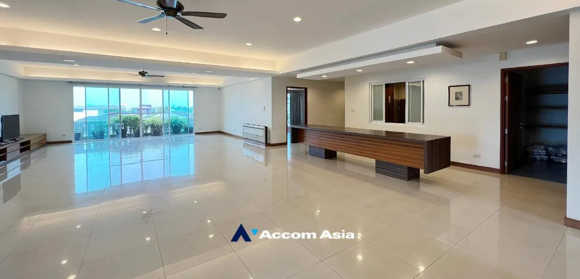 unit 3 Bedrooms  Apartment For Rent in Sathorn, Bangkok  near MRT Khlong Toei (1414996)