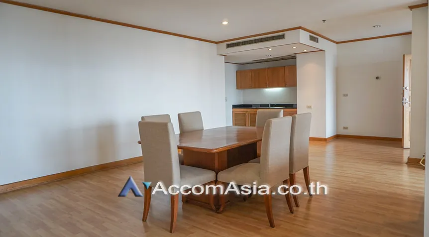  1  4 br Apartment For Rent in Sukhumvit ,Bangkok BTS Ekkamai at High-Rise Living with a Large Balcony Apartment in Ekkamai 1002601