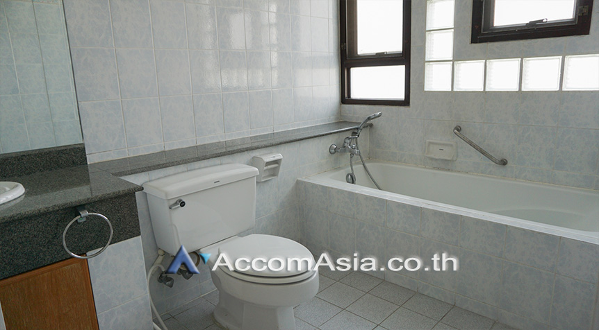 11  4 br Apartment For Rent in Sukhumvit ,Bangkok BTS Ekkamai at High-Rise Living with a Large Balcony Apartment in Ekkamai 1002601