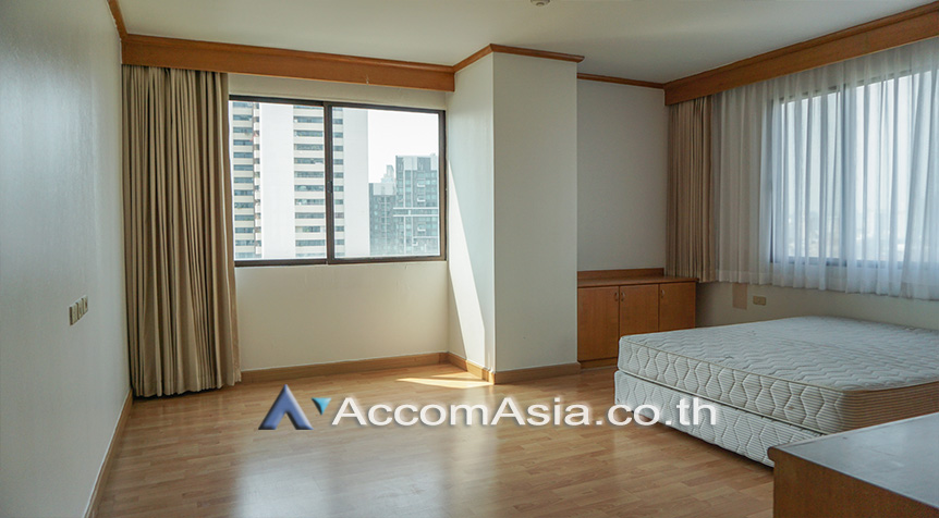 12  4 br Apartment For Rent in Sukhumvit ,Bangkok BTS Ekkamai at High-Rise Living with a Large Balcony Apartment in Ekkamai 1002601