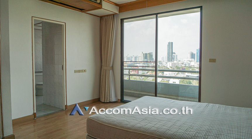 13  4 br Apartment For Rent in Sukhumvit ,Bangkok BTS Ekkamai at High-Rise Living with a Large Balcony Apartment in Ekkamai 1002601
