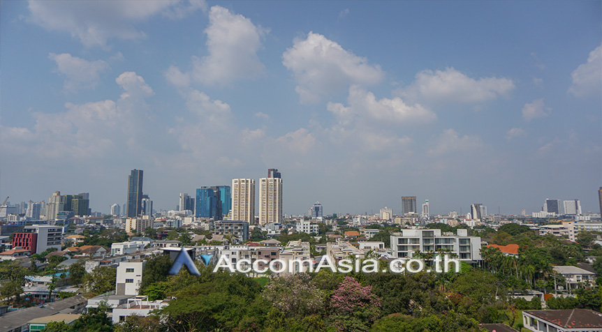 4  4 br Apartment For Rent in Sukhumvit ,Bangkok BTS Ekkamai at High-Rise Living with a Large Balcony Apartment in Ekkamai 1002601
