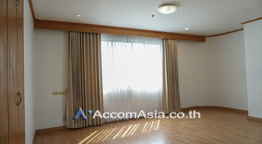 9  4 br Apartment For Rent in Sukhumvit ,Bangkok BTS Ekkamai at High-Rise Living with a Large Balcony Apartment in Ekkamai 1002601