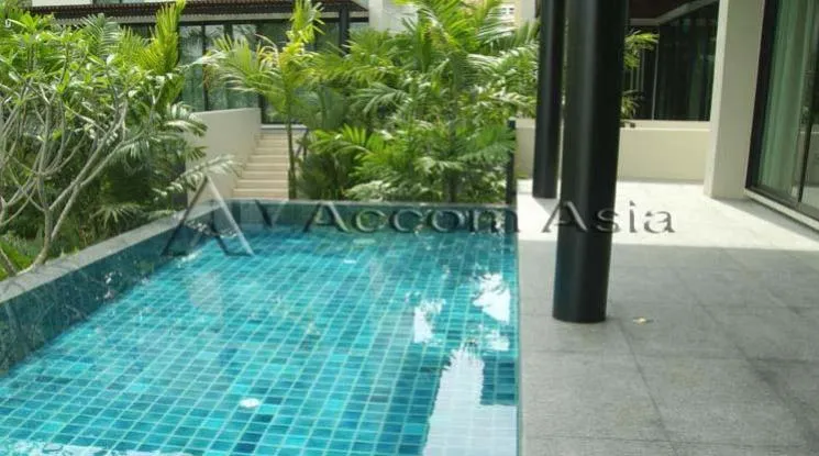 unit 4 Bedrooms  House For Rent & Sale in Sukhumvit, Bangkok  near BTS Ekkamai (1915142)