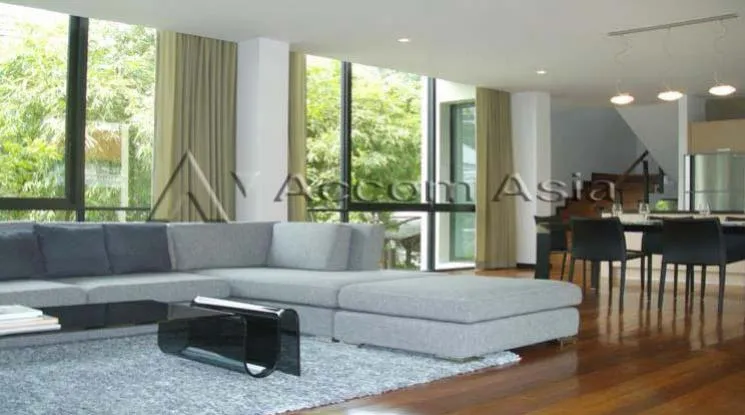 unit 4 Bedrooms  House For Rent & Sale in Sukhumvit, Bangkok  near BTS Ekkamai (1915142)