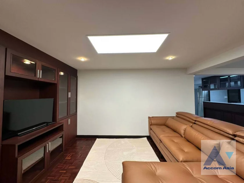 unit 3 Bedrooms  Apartment For Rent & Sale in Sukhumvit, Bangkok  near BTS Phrom Phong (1415154)