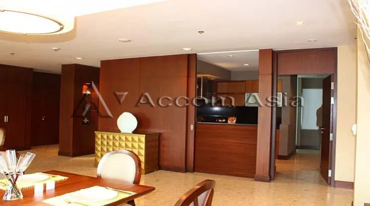 unit 3 Bedrooms  Apartment For Rent in Ploenchit, Bangkok  near BTS Ploenchit (1415310)