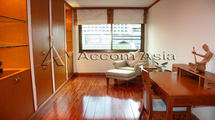 8  2 br Apartment For Rent in Sathorn ,Bangkok BTS Chong Nonsi at Cozy Low-rise Apartment in Sathorn, Walk to BTS 6 mins. 1415384