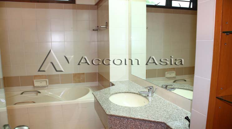 9  2 br Apartment For Rent in Sathorn ,Bangkok BTS Chong Nonsi at Cozy Low-rise Apartment in Sathorn, Walk to BTS 6 mins. 1415384