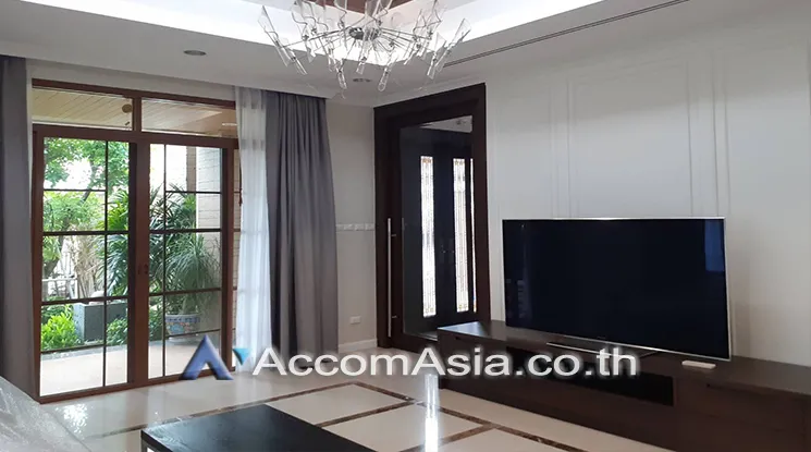 unit 3 Bedrooms  House For Rent & Sale in Pattanakarn, Bangkok  (1715389)