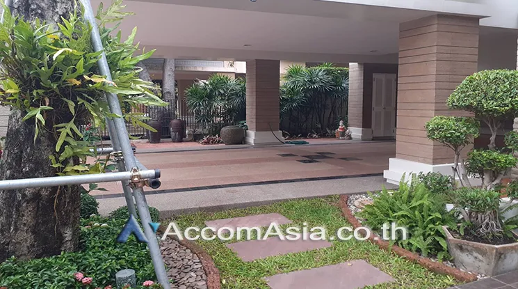 unit 3 Bedrooms  House For Rent & Sale in Pattanakarn, Bangkok  (1715389)