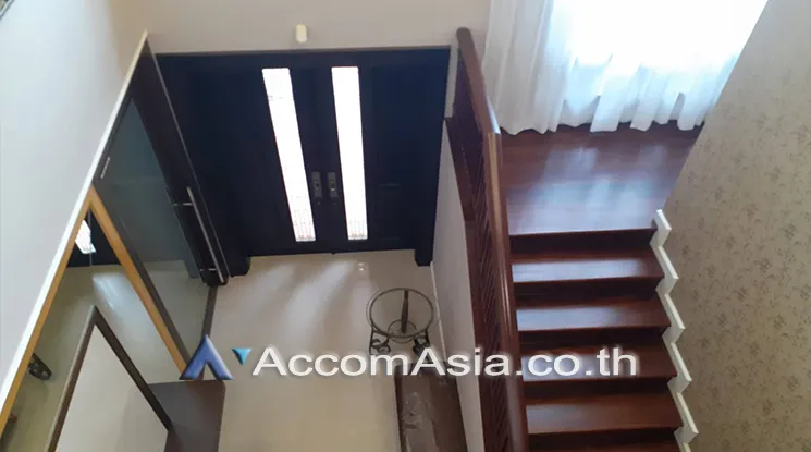 6  3 br House for rent and sale in Pattanakarn ,Bangkok  at Peaceful compound 1715389