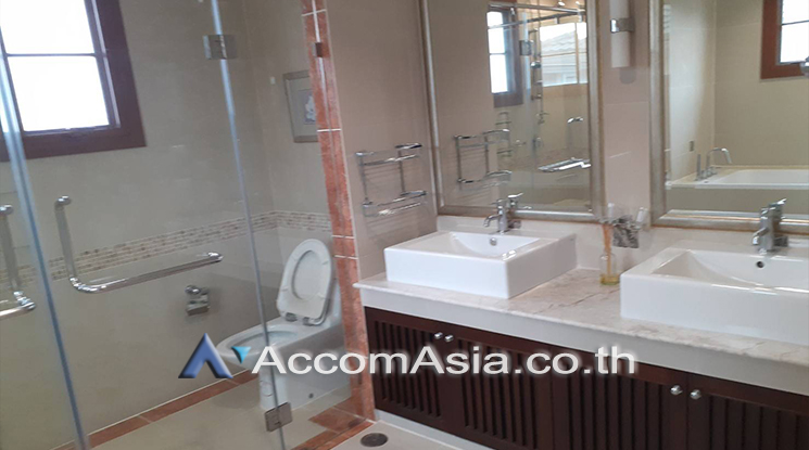 8  3 br House for rent and sale in Pattanakarn ,Bangkok  at Peaceful compound 1715389