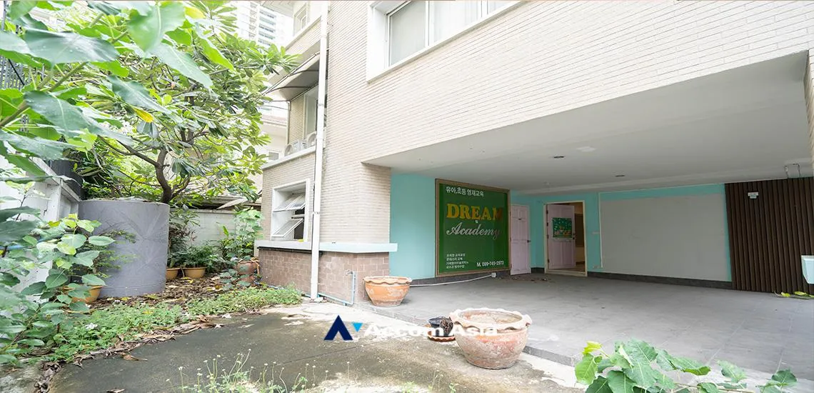 unitHome Office |  5 Bedrooms  House For Rent in Sukhumvit, Bangkok  near BTS Phrom Phong (1715501)