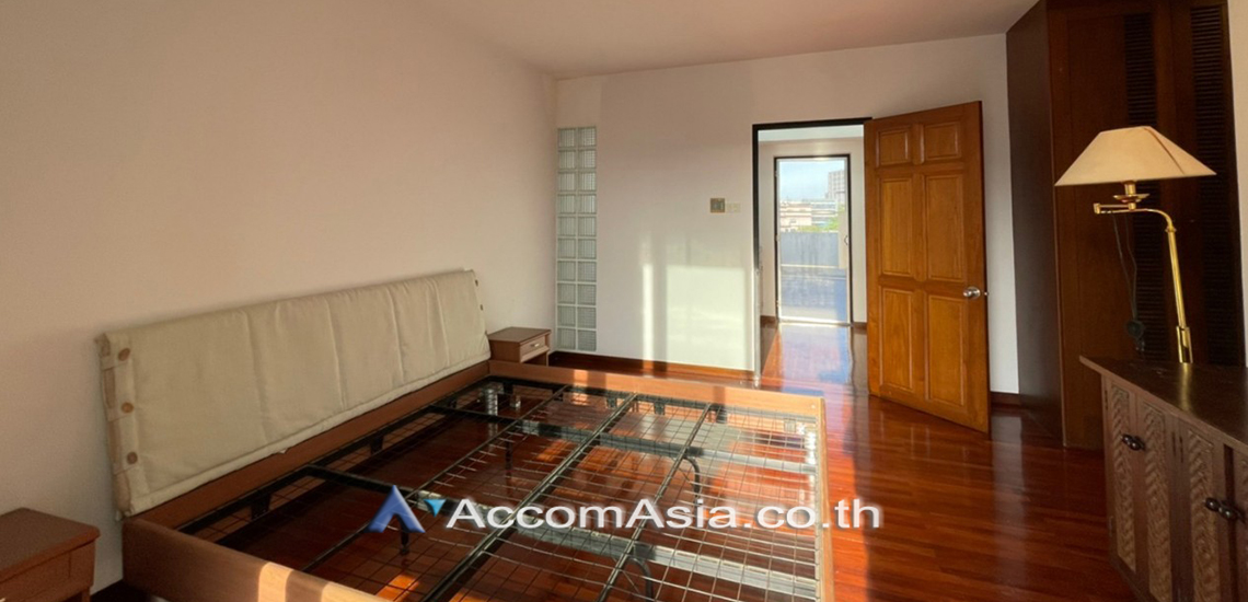 18  3 br Townhouse For Rent in Sathorn ,Bangkok BRT Nararam 3 at Modern style 2515528