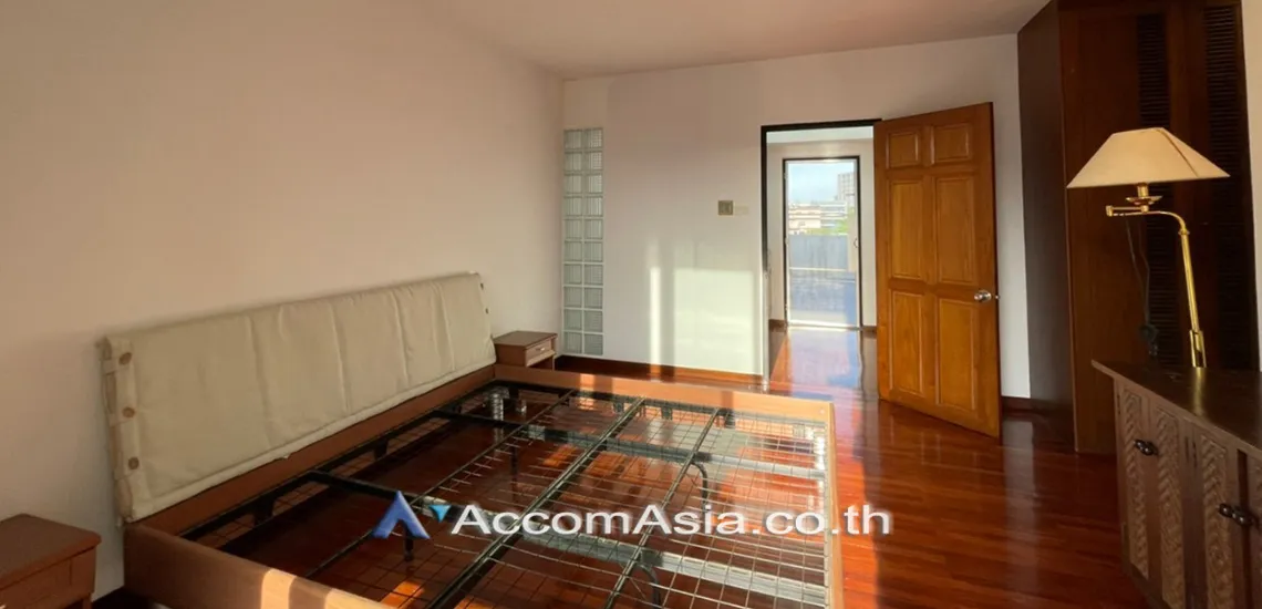 18  3 br Townhouse For Rent in Sathorn ,Bangkok BRT Nararam 3 at Modern style 2515528