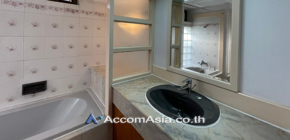 15  3 br Townhouse For Rent in Sathorn ,Bangkok BRT Nararam 3 at Modern style 2515528